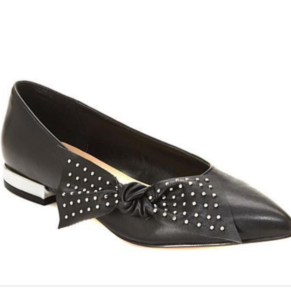 Studded bow pointed flats!!😁
